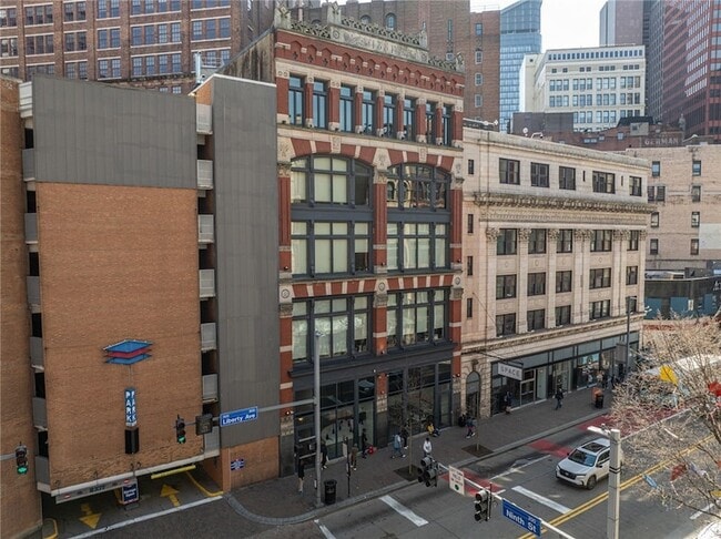 Building Photo - 824 Liberty Ave Unit 5