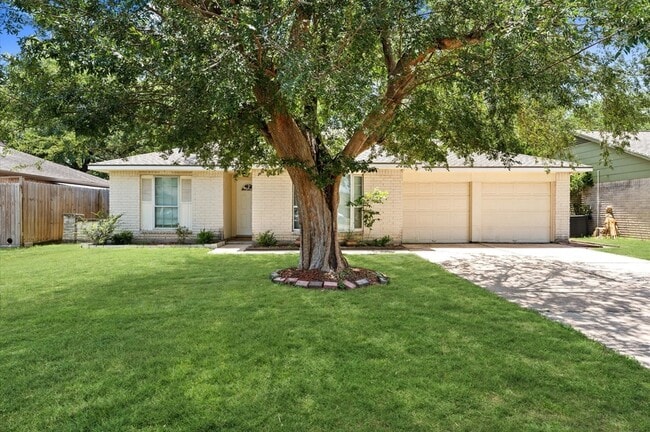 Building Photo - 10815 Montverde Ln