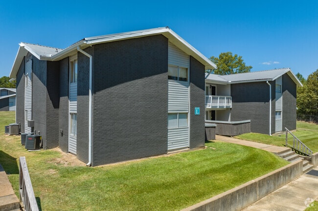 Photo - Pines Apartments