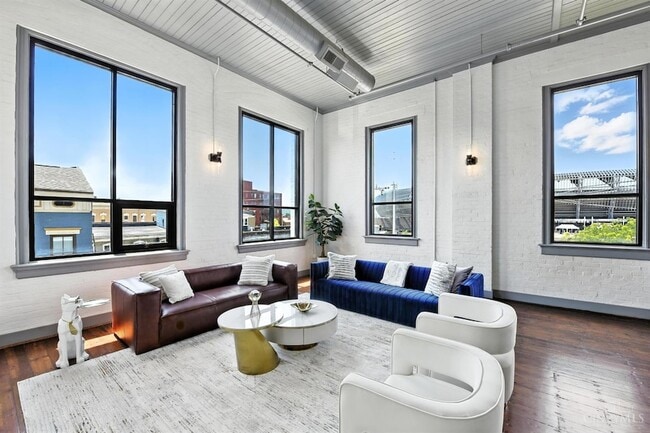 Photo - 222 W 15th St