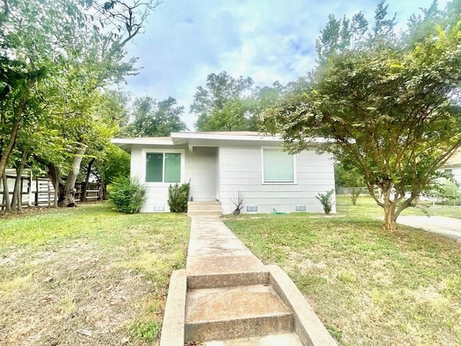 Photo - 1109 Davis St