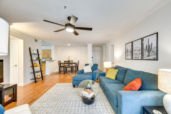 Building Photo - 2025 E Campbell Ave Unit SI ID1383665P