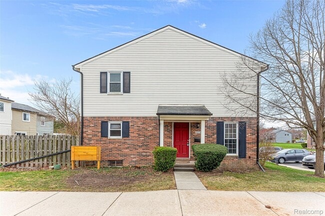 Building Photo - 3374 Burbank Dr Unit 349