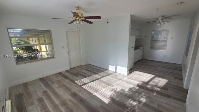Building Photo - 808 NE 10th St Unit 3