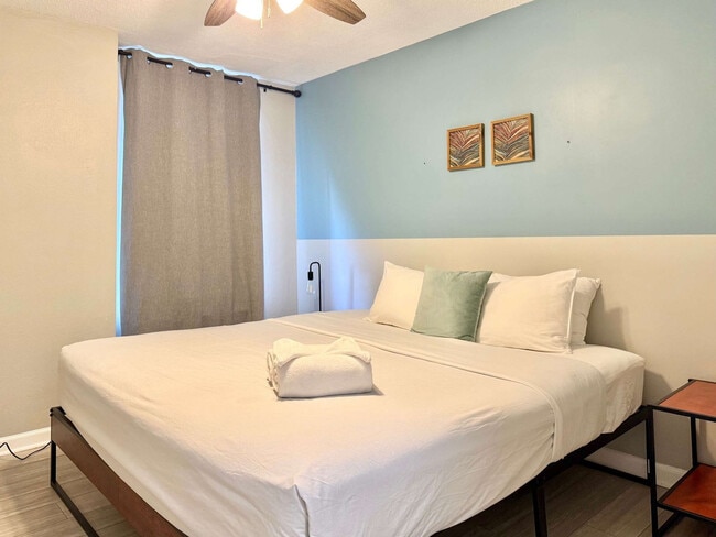 Photo - 300 W Peachtree St NW Unit SI ID1299355P