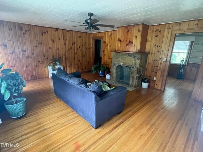 Photo - 107 Taylor Dr