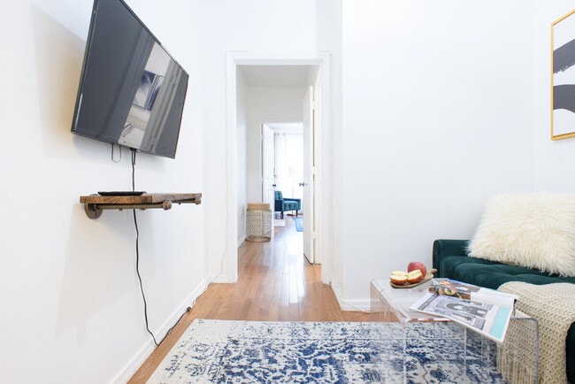 Photo - 454 W 47th St Unit ID1021930P