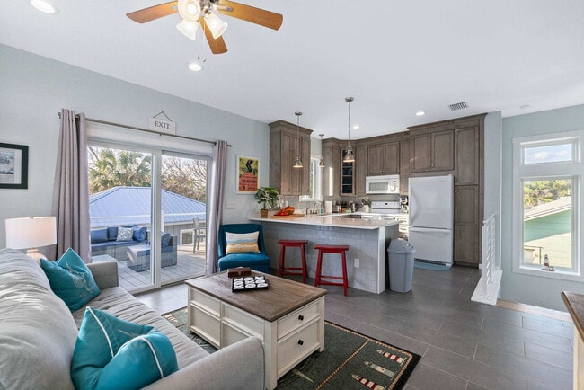 Photo - 11 Comares Ave S Unit ID1281955P