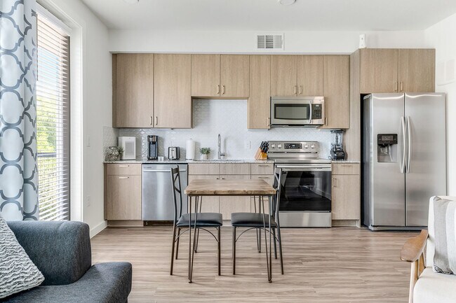 Photo - 1500 N Henderson Ave Unit ID1018232P