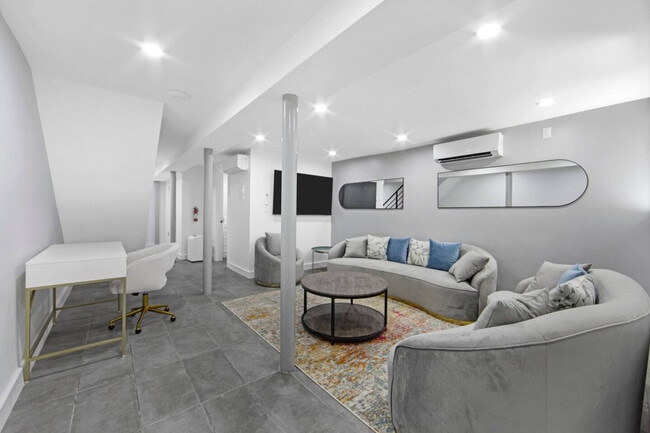 Building Photo - 564 W 182nd St Unit SI ID1316449P