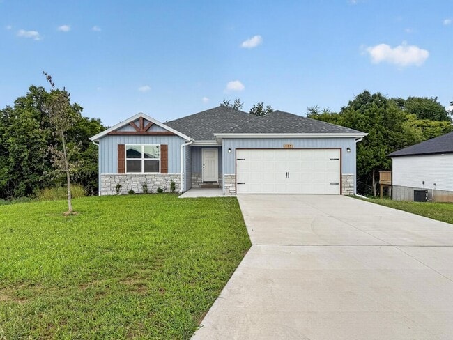 Building Photo - 585 Bailiwick Dr