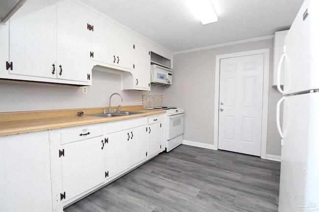 Photo - 610 Herschel St