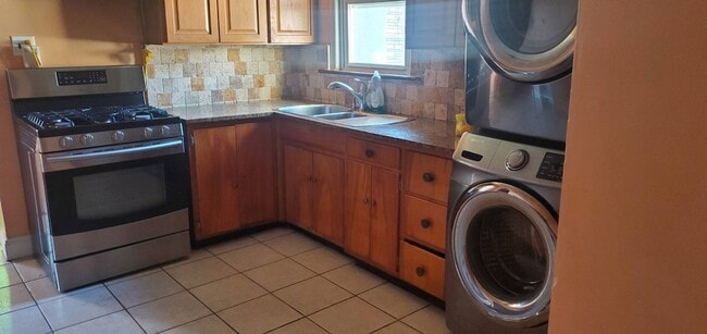 Building Photo - 31 Thurman St Unit 1st Floor