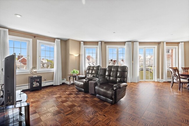 Photo - 205 Shearwater Ct W