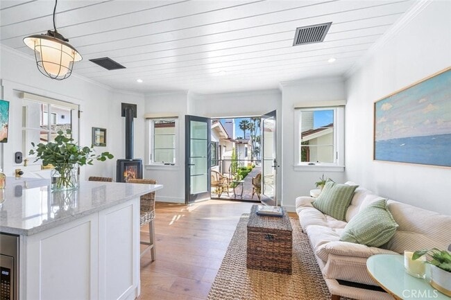 Building Photo - 358 Cliff Dr