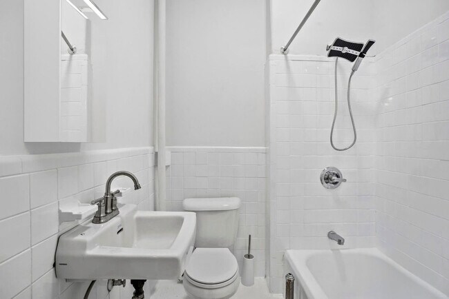 Photo - 257 W 19th St Unit ID1224969P