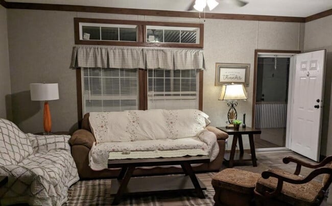 Building Photo - 1208 County Rd 315 Unit ID1352862P