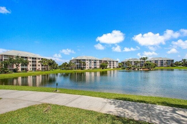 Building Photo - 353 S US Hwy 1 Unit A105