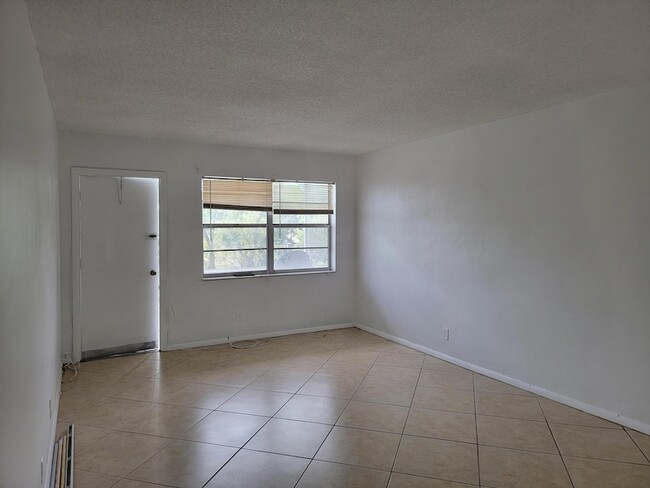Photo - 4310 NW 12th Ct Unit 205