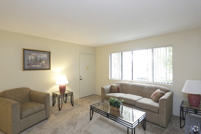 2 BR, 1 BA - 725 SF - Foxwood - 30 Day Rentals!