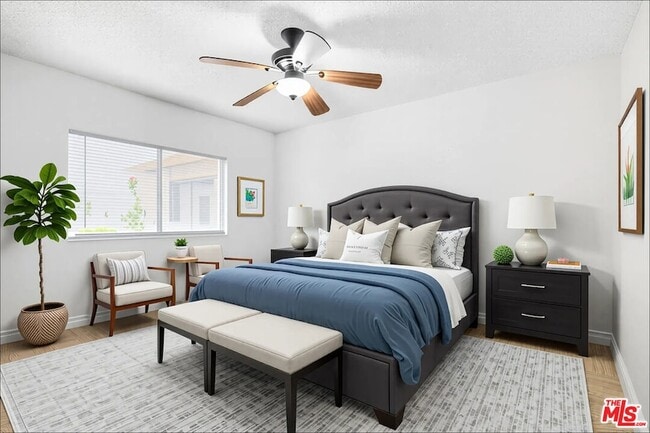 Photo - 959 S Soto St