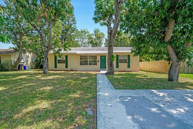 Building Photo - 3800 Calvin Ave