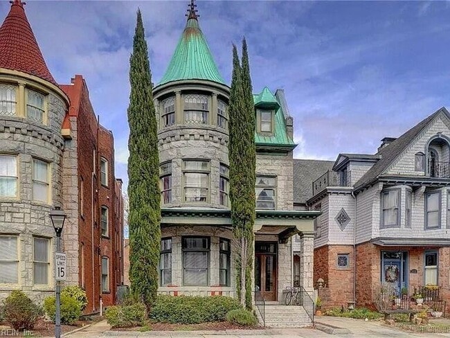 Building Photo - 416 Pembroke Ave Unit A