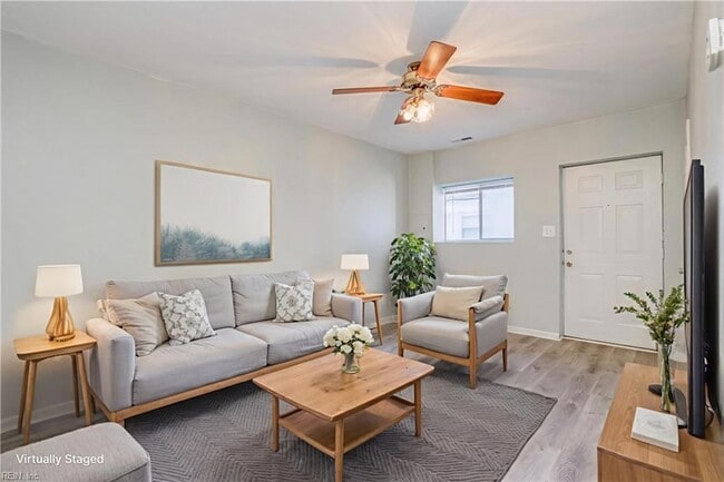 Photo - 1447 W 40th St