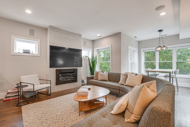 Building Photo - 5441 N Ashland Ave Unit SI FL3-ID1620672P