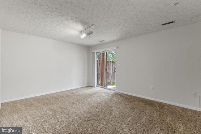 Photo - 2562 Woodland Pl