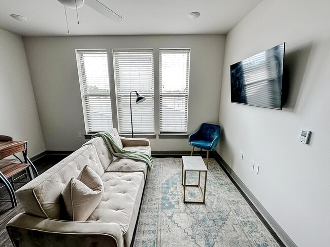 Photo - 111 E 4th St Unit ID1036786P