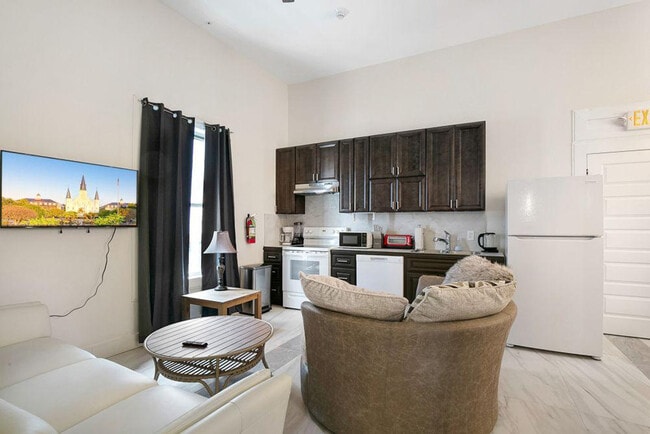 Building Photo - 1609 Baronne St Unit SI FL1-ID1269230P