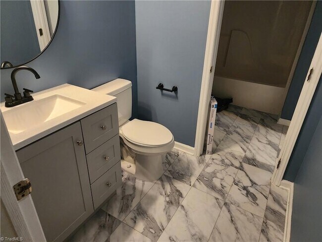 Photo - 148 Churchill Ln