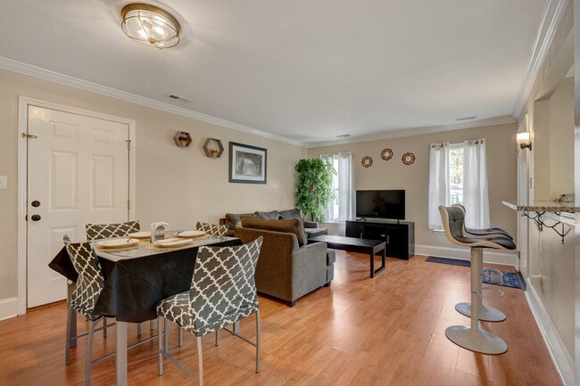 Photo - 2225 Summit St Unit ID1388438P