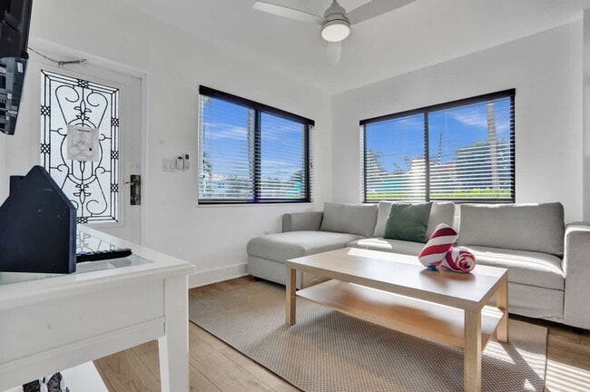 Building Photo - 333 Walnut St Unit ID1312673P