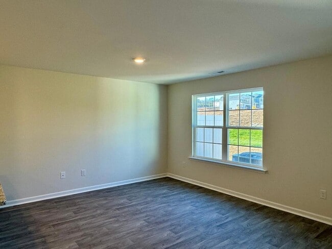 Photo - 149 Tributary Wy