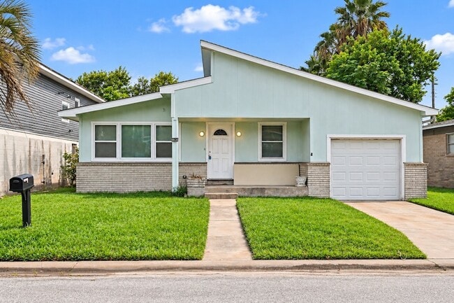 Building Photo - 1805 Bayou Homes Dr