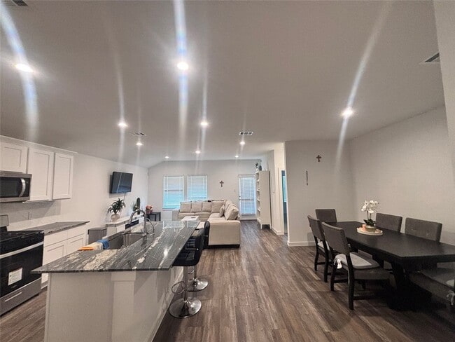 Photo - 1119 Fringed Bluestar Dr