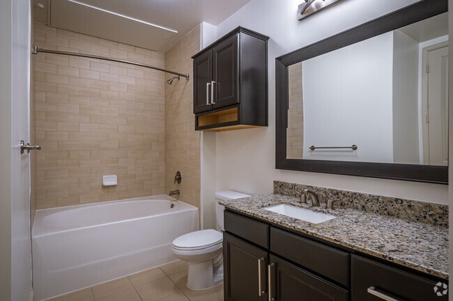 1BR, 1BA - 775SF - WaterWall Place