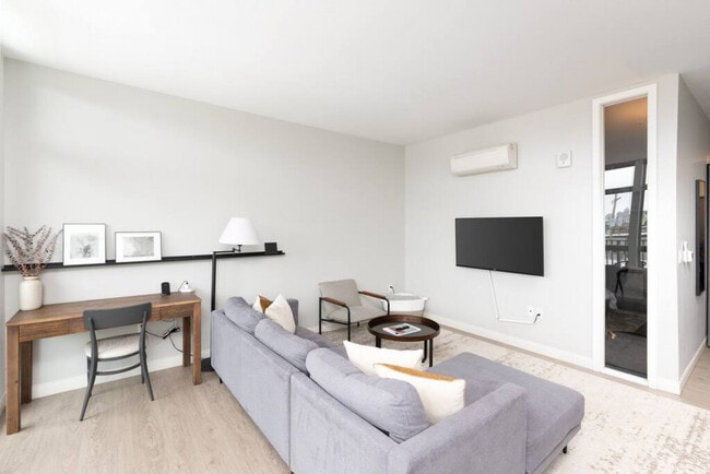 Photo - 211 W Mineral St Unit ID1379007P