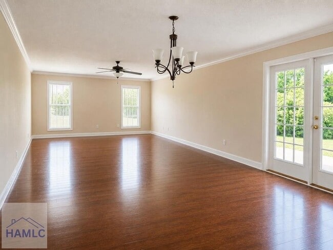 Photo - 1106 Creekside Cir