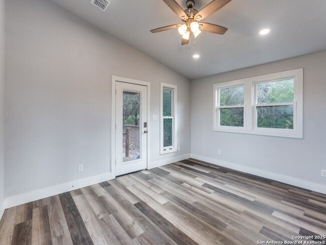 Photo - 238 Ledgeview Dr