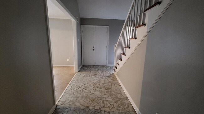 Photo - 5195 Wren Cove