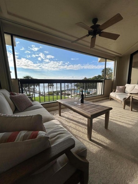 Photo - 625 NW North River Dr Unit 303