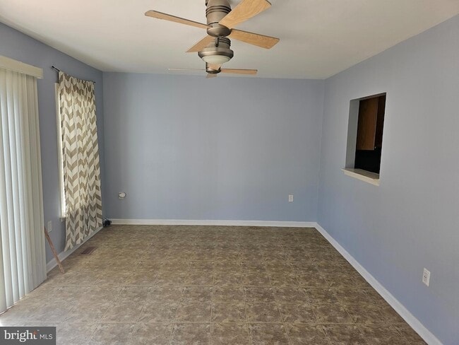 Photo - 46 Desert Rose Way