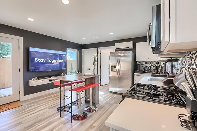 Photo - 1503 E 3rd St Unit ID1026400P