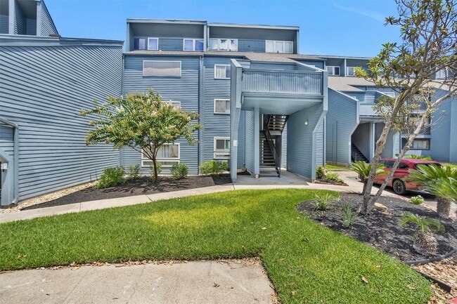Photo - 12500 Melville Dr Unit 331C