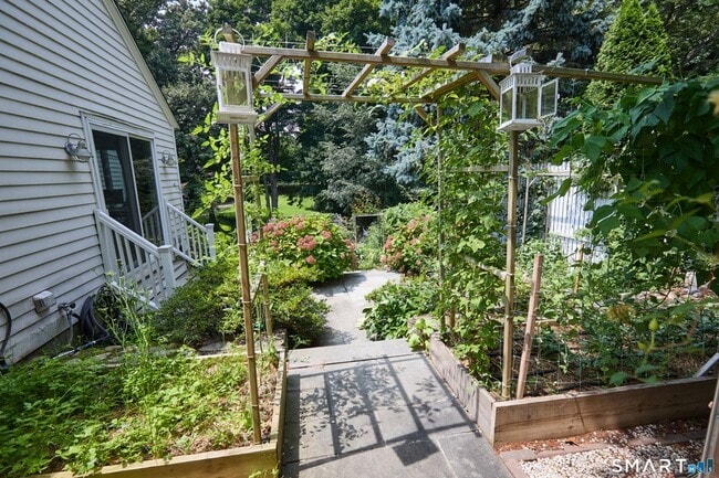 Photo - 188 Compo Rd S