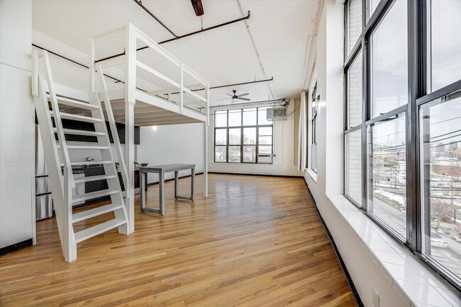 Building Photo - 2 Union St Unit 2R