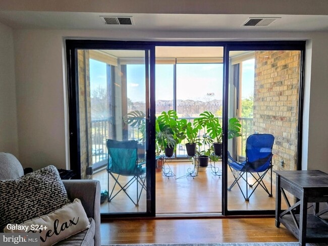 Photo - 5901 Mt Eagle Dr Unit 609